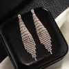 Llegada de fábrica nueva aretes largos de borla con incrustaciones de diamantes personalidad flash Diamante elegantes brillantes aretes al por mayor para mujer E789