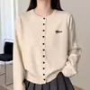Cardigan de malha estiloso com design de urso bordado, gola redonda e mangas compridas para mulheres, nova coleção outono/inverno 2026, jaqueta suéter jovial