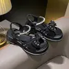 Sandálias femininas estilosas em estilo fada, adequadas para combinar com saias, sapatos femininos de salto médio, novo modelo de verão 2026, sandálias romanas sem odor, versáteis