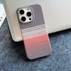Funda Magnética Mate para iPhone 16 Pro Max Kevlar Apple 15 Patrón de Fibra de Carbono Cubierta Protectora de Medio Paquete