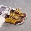 Tênis de treino alemães retrô com sola macia para mulheres, novo modelo popular de 2026, super moderno para primavera e verão, tênis baixos versáteis, sapatos esportivos casuais
