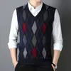Colete de lã com decote em V para outono e inverno, colete de malha espesso sem mangas com padrão de losangos para homens, usado sob um suéter jacquard, colete masculino