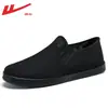 Zapatos de hombre de meter, zapatillas deportivas de malla, nuevos zapatos transpirables de verano estilo papá, zapatos de tela old Beijing sin cordones de suela blanda para hombre