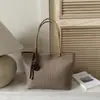 Bolso de Textura Tejida para Mujer 2026 Nuevo de Moda Otoño Retro Merade Bolso de Hombro Único para el Trabajo Bolso Tote de Gran Capacidad