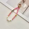 Nueva funda de teléfono de alta gama con adornos de cuentas de cristal, un charm para teléfono lujoso y versátil, y un accesorio de llavero a juego