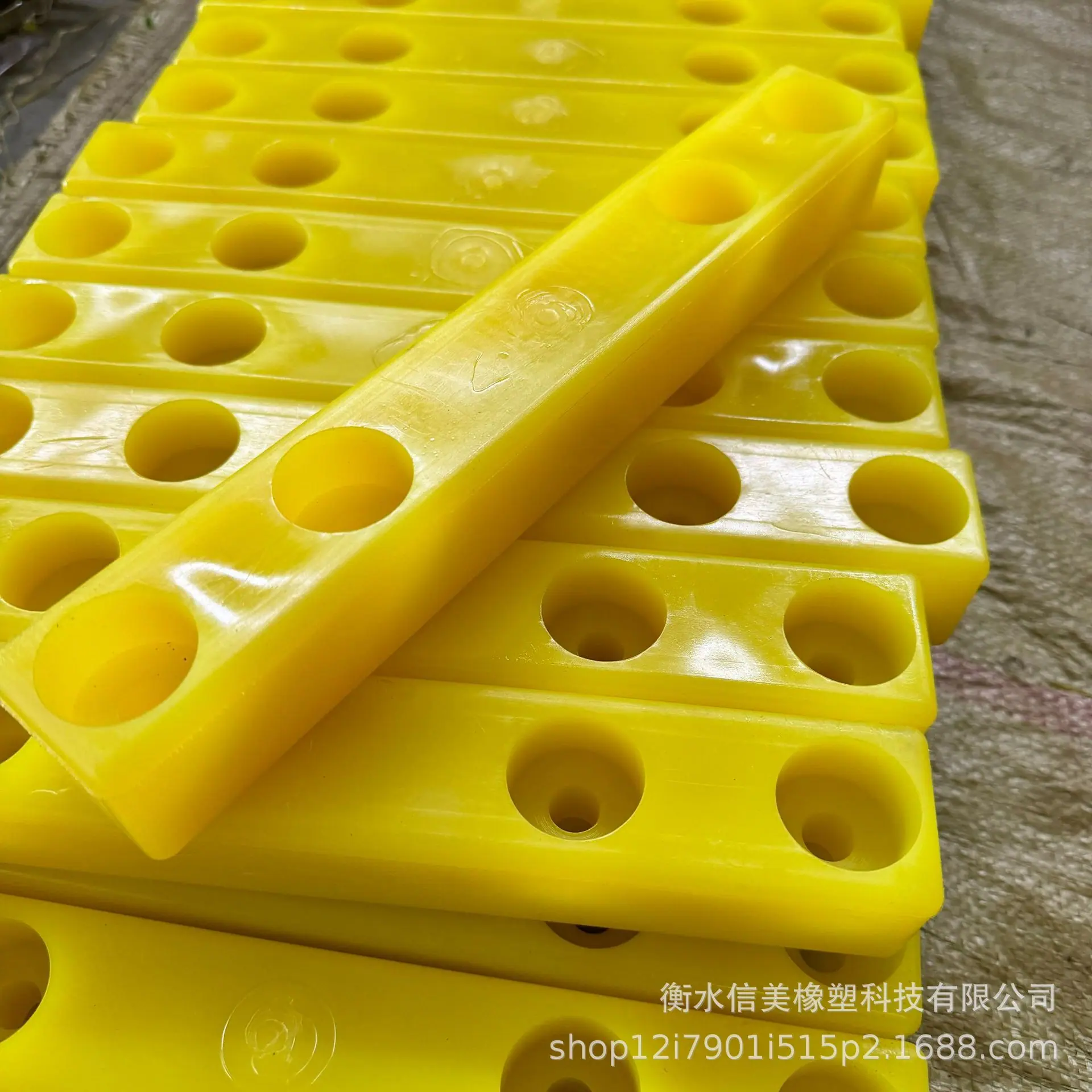 聚氨酯垫块1.jpg