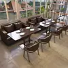 Juego de muebles de cafetería estilo retro, que incluye mesas, sillas y sofás, adecuado para tiendas de té de leche, bares, hoteles y áreas de recepción; asientos de cabina modernos de mediados de siglo
