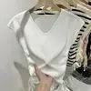 Malha de Seda Gelo Fabricada na Europa Verão Fino Listrado Manga Curta Gola V Design Slim Fit Senso de Design Camisa Base Top Nicho para Mulheres