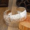 Pulseira de Prata Miao Estilo Étnico Vintage Pulseira Aberta Larga Distinta Novo Estilo Chinês Estilo Antigo Pulseira de Prata Artesanal de Guizhou para Mulheres