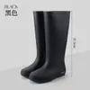 Botas de lluvia de caña alta de moda para mujer, adecuadas tanto para mercados nacionales como internacionales, impermeables y antideslizantes, perfectas para usar al aire libre y como botas de nieve.