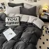 Conjunto Quatro Peças de Veludo Leite Espessado de Inverno Lençóis de Cama Quentes com Forro de Lã Capa de Edredom Veludo para Bebê Cor Lisa Conjunto de Três Peças para Dormitório