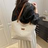 Bolsa de Ombro Trançada Grande Capacidade da Moda para Mulheres Nova Moda de Comércio Exterior Transfronteiriço para o Dia a Dia, Praia, Férias Bolsa de Palha Venda por Atacado