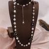 Moda coreana estilo pequeño collar largo gota negra esmalte Camelia cristal marca grande cadena colgante cadena decorativa para suéter venta al por mayor