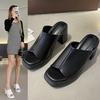 Sandálias Femininas para Exterior 2026 Nova Coleção Primavera/Verão Salto Alto Slip-On Salto Grosso Plataforma Branca Impermeável Chinelos Femininos