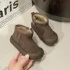 Botas de neve antiderrapantes e anti-chute simples estilo coreano para crianças, novo modelo de inverno 2026 para meninos e meninas, com fecho de velcro e forro interno de algodão quente