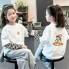 Camiseta de manga comprida para meninas, nova coleção outono 2026, estilo outono inicial, base de algodão puro, top para look de duas peças primavera e outono infantil