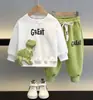 Conjunto de Moletom para Meninos Roupas de Dinossauro Estilo Ocidental Outono Infantil Conjunto Casual de Duas Peças para Bebê Roupas Novas Primavera e Outono 2024