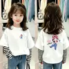 Camiseta de manga larga para niña, nuevo estilo primavera/otoño, top a rayas de cuello redondo a la moda, corte holgado y casual, diseñada para parecer un conjunto de dos piezas