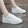 Zapatillas blancas QW-016, nueva colección primavera/verano 2026, deportivas casual de estilo coreano, a la moda y versátiles, con suela gruesa, para mujer