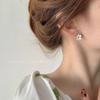 Pendientes pequeños con forma de flor blanca fresca para niña, estilo sencillo y frío, con agujeros para las orejas, accesorios modernos para las orejas.