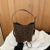 Bolsa transfronteiriça estampada de leopardo moderna 2026 nova moda casual de alto valor nicho bolsa de balde bolsa de mão bolsa de ombro crossbody