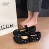Zapatos de mujer de moda 2026 de un solo color con tacón oculto, versátiles zapatos Mary Jane de lunares con suela blanda y punta redonda con cierre de velcro, estilo coreano colección de otoño