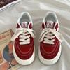 Novos Tênis de Lona com Solado Grosso para Mulheres Primavera e Outono 2026, Design de Nicho, Tênis Estilo Retro Hong Kong, Sapatos Brancos Casuais para Estudantes