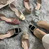 Suave ao vento, leve, conveniente, novo estilo 2026 para pessoas baixas, celebridade da internet, alta definição, novos sapatos casuais preguiçosos, fada, sapatos de salto baixo únicos para mulheres