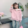 Ropa exterior para niñas, estilo de finales de otoño, nueva colección 2026, ropa de primavera de moda para niños, sudadera con capucha, top de otoño moderno para niñas pequeñas