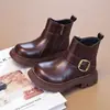Botas de Moda para Niñas 2026 Otoño/Invierno Nuevo Estilo Tendencia Versión Coreana Botines Elegantes para Niñas con Hebilla Metálica y Cremallera Lateral