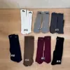 Meias Koreanas Doces Versáteis para Outono e Inverno Meias Largas Meias de Panturrilha com Logo de Letra Cor Sólida Casual Aeróbica