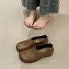 Sapatos de Salto Grosso com Bico Separado Casco de Porco Sapatos Femininos Temporada Primavera e Outono 2026 Sapatos de Couro Preto de Calçar