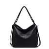 Bolso Tote Retro Simple de Gran Capacidad para Mujer 2025 Invierno Nuevo Estilo de Alta Gama Estilo Extranjero Exquisito Bolso de Hombro Único