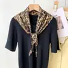 Bufanda de Seda Triángulo Estampado Leopardo Café para Mujer Bufanda Decorativa Chal Pequeño Estilo Occidental Bufanda para el Cuello Protector de Cuello Otoño Nuevo Estilo
