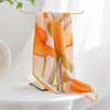 Bufanda Versátil Floral Naranja de Gama Alta para Mujer Bufanda Cuadrada Pequeña de Seda de Morera Bufanda Decorativa para Camisa de Primavera y Otoño