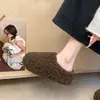 Nuevas Pantuflas Peludas de Invierno 2026 Súper Lindas con Suela Gruesa para Aumentar Altura para Mujeres, Para Usar al Aire Libre, Punta Cerrada, Forradas de Felpa, Cálidas para el Hogar, de Algodón
