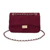 Versátil y a la moda, bolso tote de nicho de gran capacidad, nuevo bolso de hombro acolchado con cadena, bolso cruzado de alta gama estilo Chanel