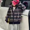 Cárdigan de punto con capucha a rayas para niña 2026 Nuevas llegadas de otoño para niños medianos y mayores Cárdigan de punto Color Block Suéter con cremallera para niños