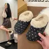 Pantuflas de algodón para usar en exteriores, otoño e invierno, de lunares, punta cerrada, medias pantuflas, para mujer, peludas, suela gruesa, forradas de felpa, estilo nuevo, cálidas, para persona perezosa, 2026, estilo coreano