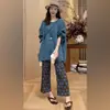Conjunto de Camiseta de Manga Longa com Proteção Solar Estilo Coreano + Calça Nove Pontos Micro Flare para Mulheres Verão 2026 Novo Conjunto Casual de Duas Peças Redutor de Idade