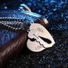 Collar con colgante de pareja de acero inoxidable de AliExpress con forma de corazón y llave de desbloqueo.