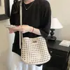 Bolsa Transversal Retrô de Ombro Único para Mulheres 2026 Nova Elegante Bolsa Transversal Moda Tendência Bolsa Saco Vazada para Férias