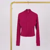 La chaqueta corta acanalada LULU es exclusivamente para comercio exterior, disponible en stock, adecuada para deportes y fitness, transpirable, moldeadora y elegante