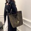 Bolsa de Lona Estampada Leopardo Moda Feminina 2024 Nova Fashionável Elegante Estilo College Bolsa Tote Casual Vintage Bolsa de Ombro