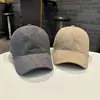 Boné de beisebol liso de camurça versátil para outono e inverno feminino, boné casual de saída estilo coreano liso para jovens com aba curva para homens
