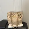 2026 Nueva Bolsa de Tote de Lunares de Moda para Mujer de Gran Capacidad para Viajar Bolso de Hombro Único de Gama Alta de Nicho Versátil Bolso de Axila