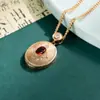 Collar con colgante de estilo retro noble elegante europeo y americano, artesanía de seda francesa, incrustaciones de plata, imitación de granate rojo, para madre