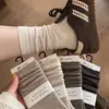 [Nueva Colección Otoño] Calcetines para mujer, estilo retro otoño/invierno, transpirables y versátiles, diseño coreano, perfectos con sandalias Birkenstock, longitud a media pantorrilla, y un diseño de volantes de moda