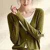 26 Cardigan de Tricô Color Block Retrô com Decote V Falso Duas Peças Solto Emagrecedor Suéter Fino com Temperamento Feminino Casaco Top