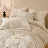 Conjunto de cuatro piezas estilo princesa femenina de felpa de pelo de conejo con relieve de terciopelo de leche, engrosado y cálido, funda de edredón de vellón de doble cara
